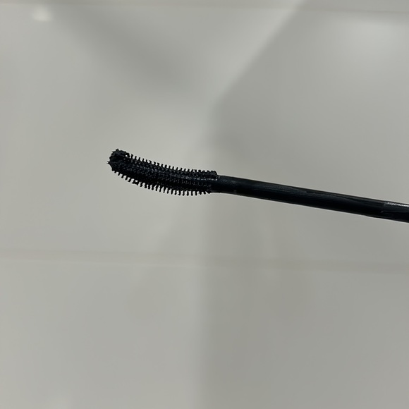 TOWER 28 mascara - Picture 3 of 3